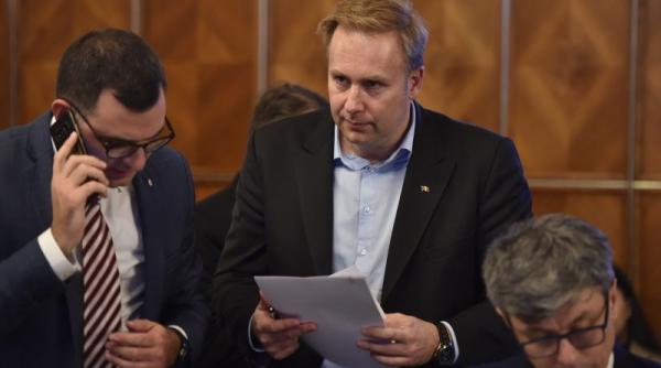 e oficial victor costache consilier onorific al actualului ministru al sanatatii