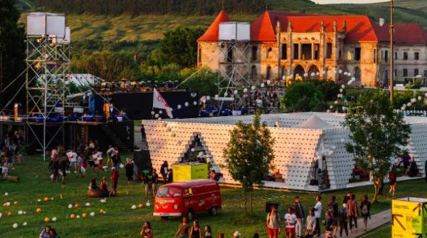 se amana sau nu festivalul electric castle din iulie raspunsul organizatorilor