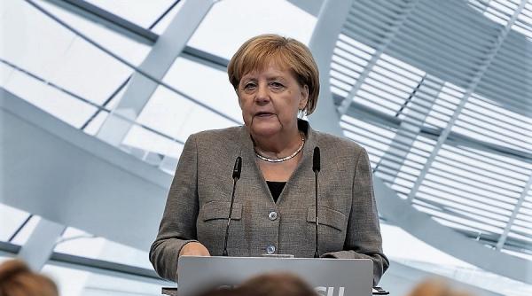 angela merkel se intoarce la munca dupa ce a fost in auto izolare