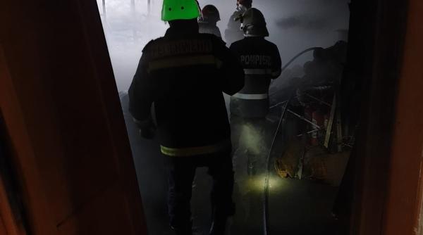 incendiu puternic la un depozit de cauciucuri  pompierii intervin
