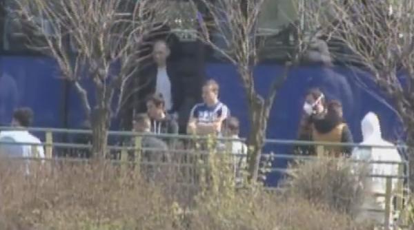 fara locuri de carantina intr un judet romanii veniti din strainatate sunt dusi si tinuti pe stadion