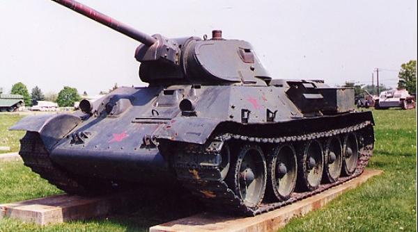 legendarele tancuri care l au invins pe hitler vor defila prin fata lui putin