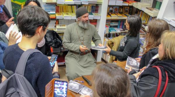 parinte catre oamenii care se plang ca s bisericile inchise decat sa va victimizati mai bine ati face asta
