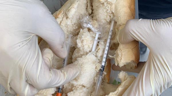 droguri ascunse in paine pentru un roman aflat in carantina