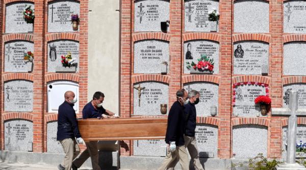 inmormantari ca la drive thru in madrid dric dupa dric in fata cimitirului