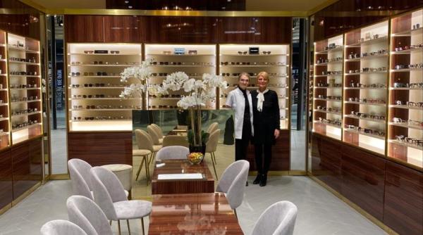 opticris ramane deschis