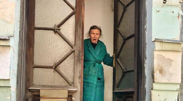 video batranica reactie emotionanta dupa gestul unui tanar vai de mine dar cine sunteti spuneti mi o vorba