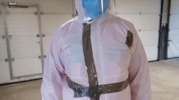 covid 19 combinezoane prinse cu scotch asistenta suntem amenintati nu avem voie sa spunem nimic