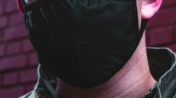 cum iti poti face acasa o masca video