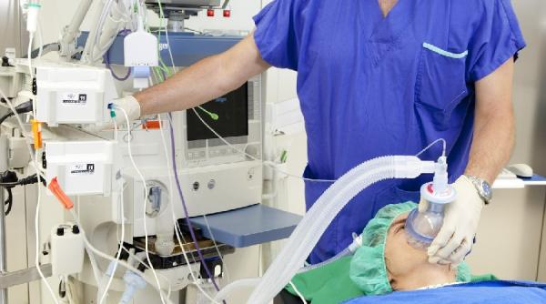 risc major pentru pacientii covid 19 experti internationali avertisment despre ventilarea mecanica