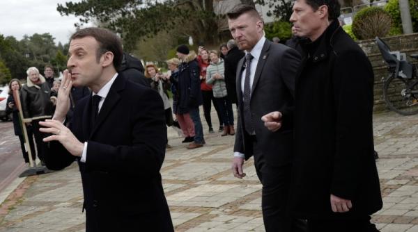 opt milioane de francezi in somaj 700 000 de firme s au inchis temporar