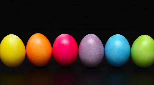 sute de familii la o vanatoare de oua la distanta organizata pe facebook