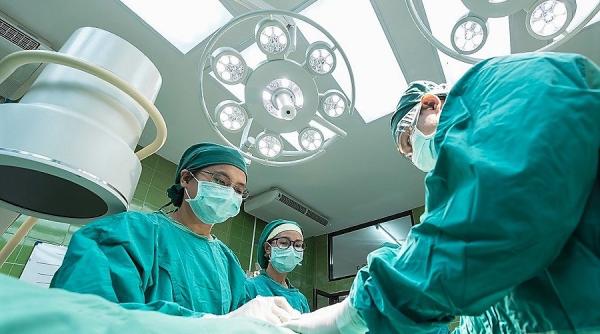 femeie infectata cu covid 19 operata de urgenta la timisoara