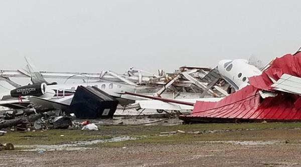 tornade devastatoare in statele unite  cel putin sase morti  avioane distruse pe un aeroport