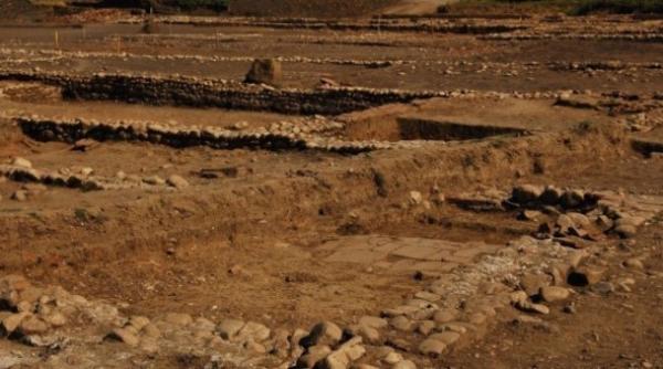 comori antice descoperite intr un sit aruncat in aer de statul islamic