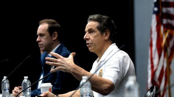 guvernatorul cuomo l a facut schizofrenic pe donald trump