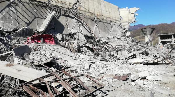 accident la mina uricani turn prabusit peste muncitori interventie de urgenta