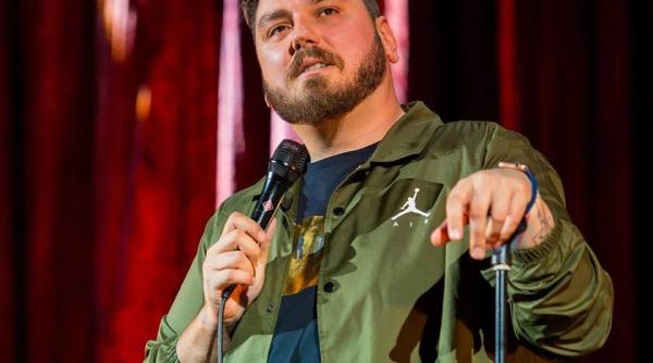 micutzu a facut imnul invierii  socant da click   video