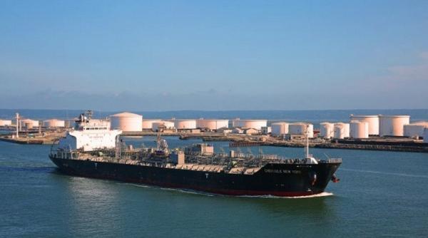 zeci de tancurile petroliere ancorate in apropierea coastelor europei