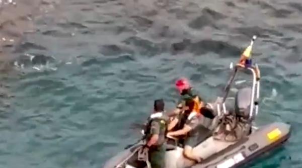 ca sa evite politia s a aruncat in mare si a stat ascuns pana a doua zi