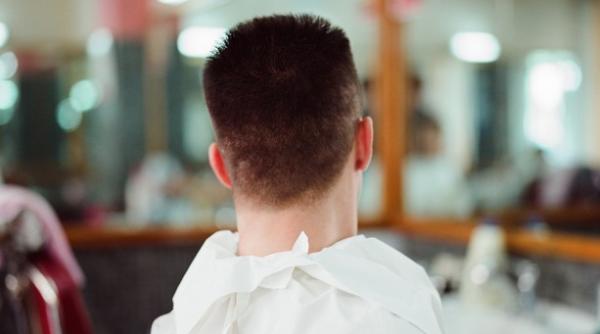 victor zota fost director ant ironizeaza guvernul dupa inchiderea frizeriilor