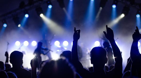 o singura lume impreuna acasa concertiul deceniului transmis online