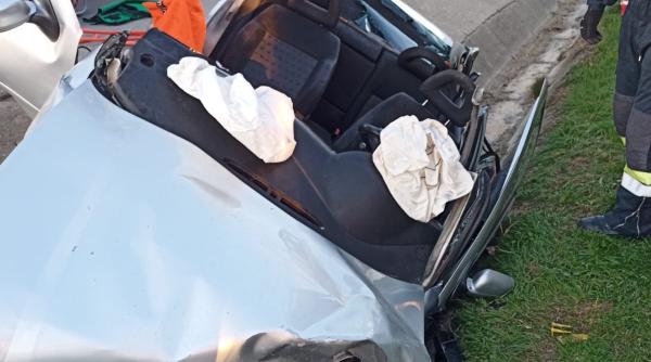 accident mortal  pompierii au taiat masina sa scoata victimele