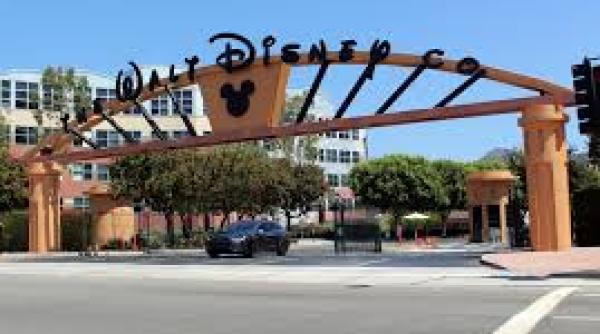 walt disney renunta sa mai plateasca peste 100 000 de angajati