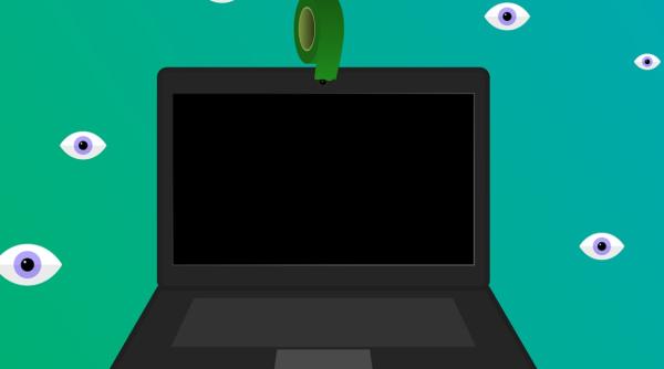 acoperiti urgent camera laptopului cum actioneaza hackerii