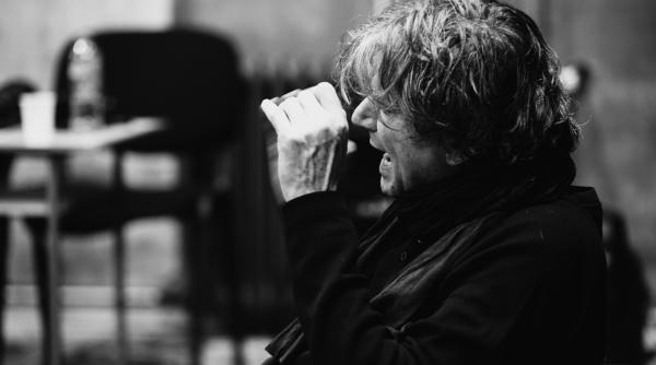 spectacolul la tiganci in regia lui alexander hausvater joi online