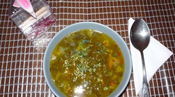 ciorba ideala dupa sarbatorile de pasti aduce un aport de vitamine si te revigoreaza