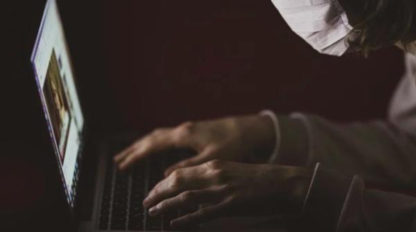 o tanara s a sinucis la 17 ani simtea ca e in carantina de 300 de ani