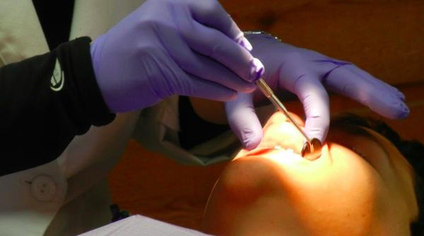 cabinete de stomatologie redeschise dentist reguli pentru a fi in siguranta in clinici