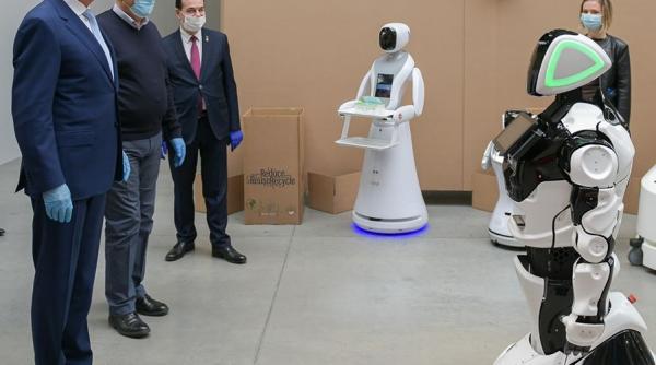 iohannis vizita la spitalul modular covid 19 ce i a spus robotul asistent presedintelui