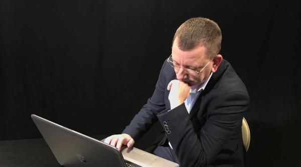 jurnalistul dragos bota acesta este pistolul cu care trebuia sa fiu executat