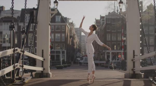 dans pe strazile pustii ale amsterdamului video viral