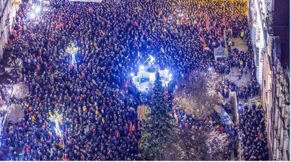 proteste de amploare in acesta seara fata de pierderea libertatilor si a drepturilor