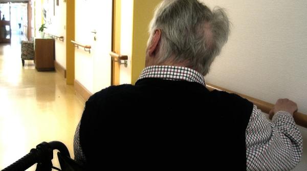 covid 19 un pensionar de 87 de ani si a donat economiile unui spital sa ajutam la necaz statul suntem noi