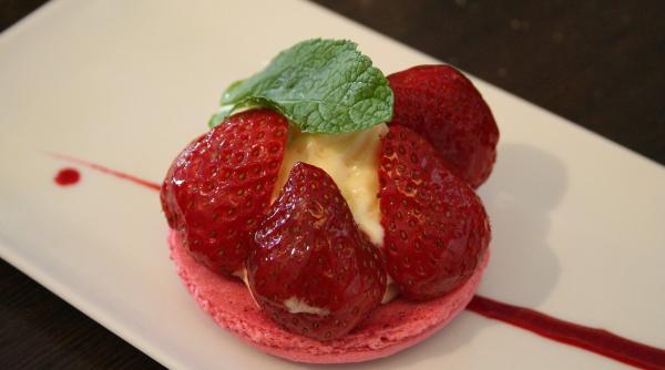 reteta fara coacere tarta cu capsune desertul usor si racoros