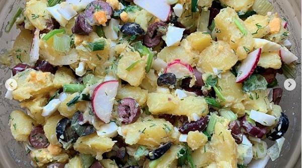 te feresti de cartofi pentru ca ingrasa o sa iti schimbi opinia de ce e buna salata orientala