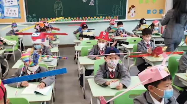 solutie inedita pentru a respecta distantarea fizica intre elevi