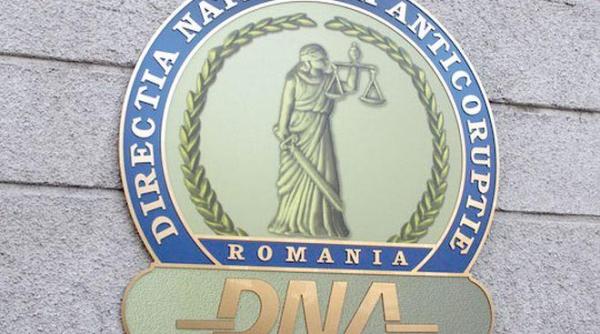 ofiter de politie juridiara retinut de dna ar fi cerut 1 1 mil euro pentru clasarea unui dosar de la piccj