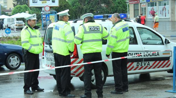 marcel vela politistii locali castiga prea multi bani fata de cei din mai unul sta in parc altul prinde criminali