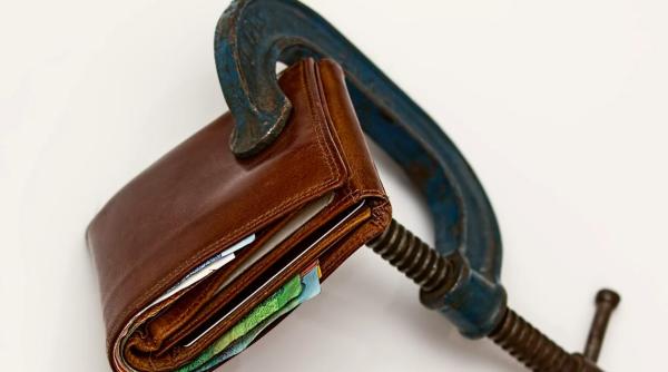 ce trage un semnal de alarma economia romaniei o contractie de 6prc in 2020 deficitul urca la 9 2prc din pib