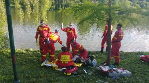 interventie de urgenta in capitala un barbat s a aruncat in lacul din parcul tineretului