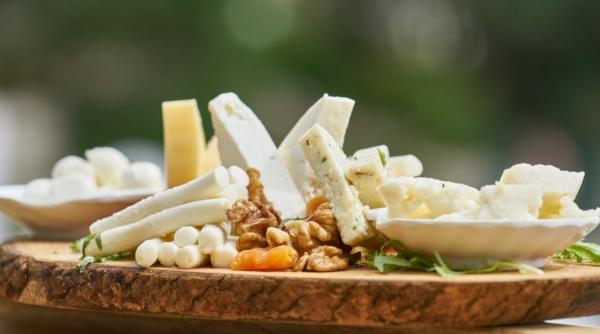 francezii incurajati sa manance branza pentru repornirea economiei
