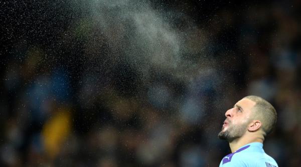 neastamparatul fotbalist care a incalcat restrictiile de 3 ori in 24 h