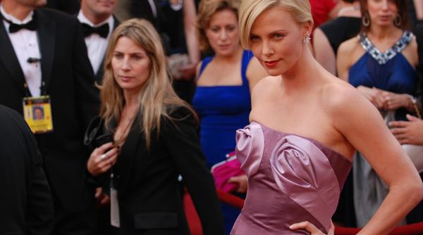 o romanca la hollywood anamaria marinca colega de platou cu charlize theron