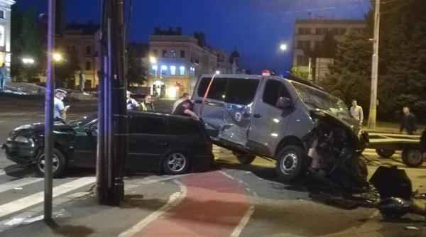 duba jandarmeriei spulberata de o masina intr o intersectie din cluj napoca foto