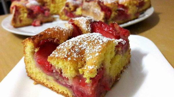 pandispan pufos cu capsune reteta prajitura pe care toti o iubesc